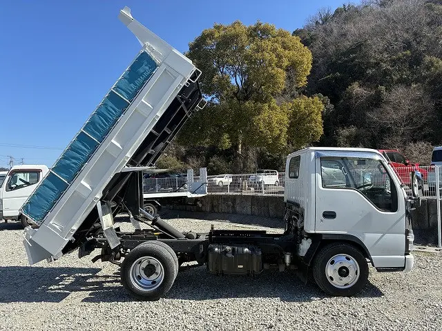 いすゞ エルフ PB-NKR81AD(2WD)の写真5