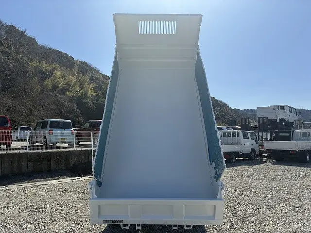 いすゞ エルフ PB-NKR81AD(2WD)の写真7