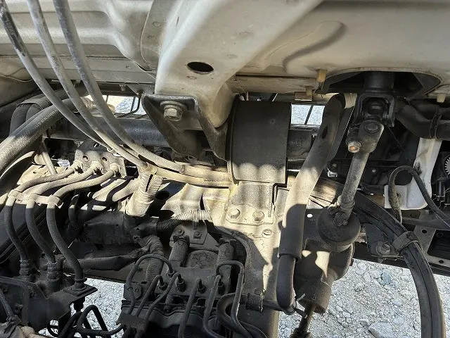 いすゞ エルフ PB-NKR81AD(2WD)の写真25