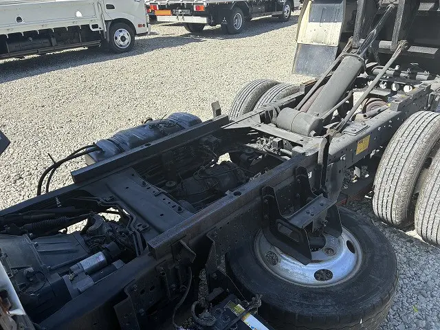 いすゞ エルフ PB-NKR81AD(2WD)の写真27