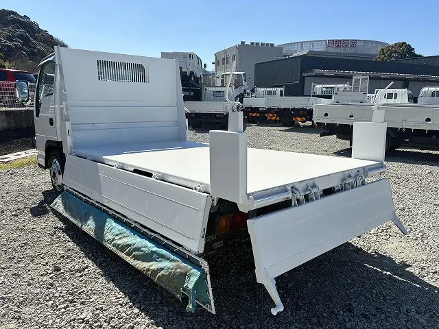 いすゞ エルフ PB-NKR81AD(2WD)の写真30