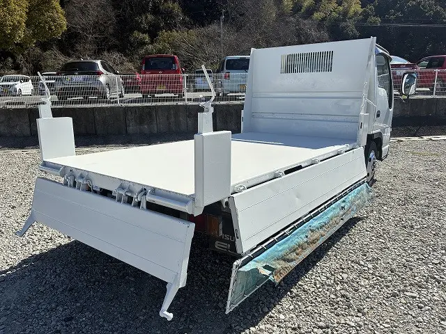 いすゞ エルフ PB-NKR81AD(2WD)の写真32