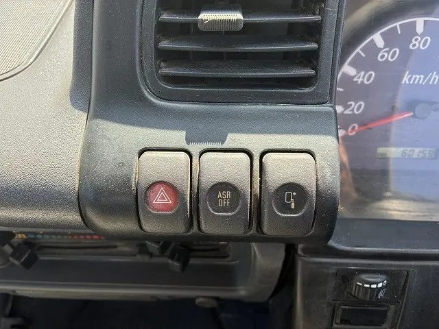 いすゞ エルフ PB-NKR81AD(2WD)の写真36