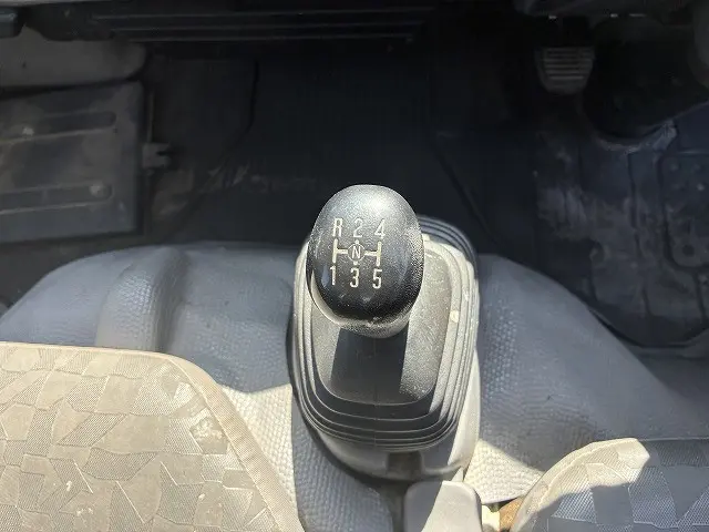 いすゞ エルフ PB-NKR81AD(2WD)の写真37