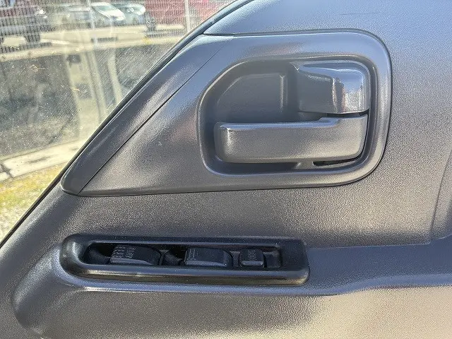 いすゞ エルフ PB-NKR81AD(2WD)の写真38