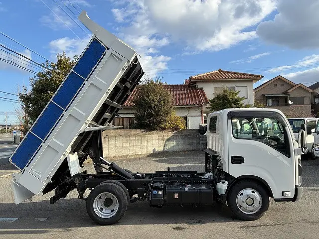 いすゞ エルフ 2RG-NKR88AT(2WD)の写真5