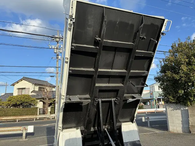 いすゞ エルフ 2RG-NKR88AT(2WD)の写真23