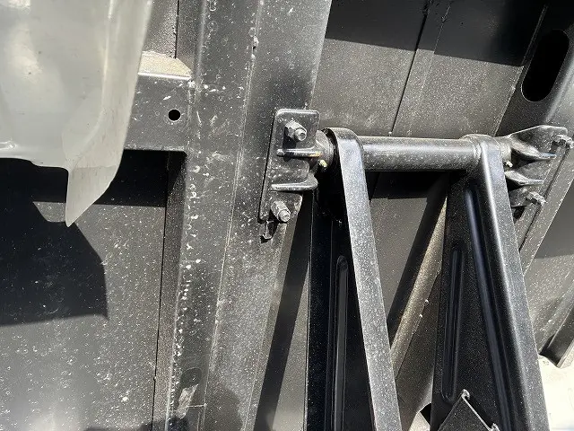 いすゞ エルフ 2RG-NKR88AT(2WD)の写真25