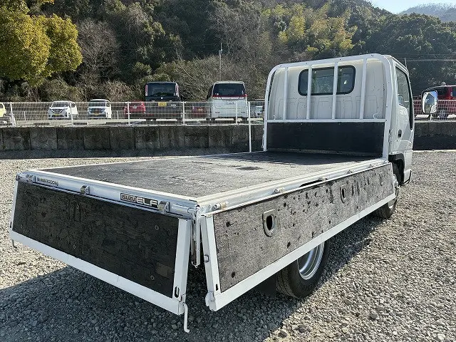 いすゞ エルフ KR-NKR81E(2WD)の写真15