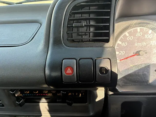 いすゞ エルフ KR-NKR81E(2WD)の写真34