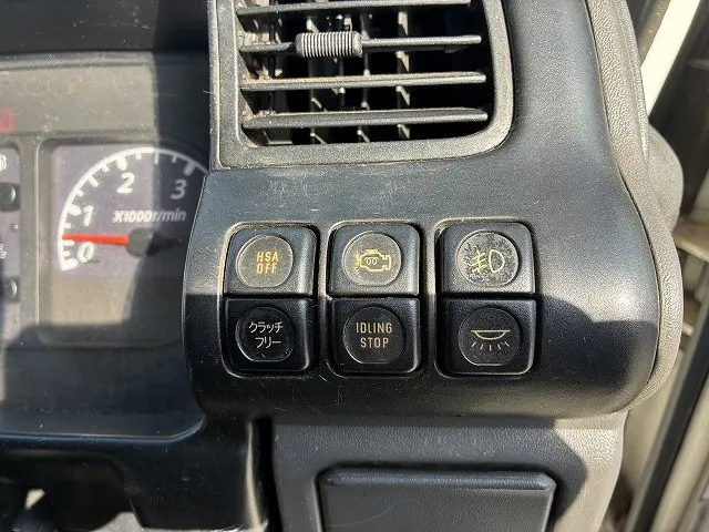 いすゞ エルフ KR-NKR81E(2WD)の写真36