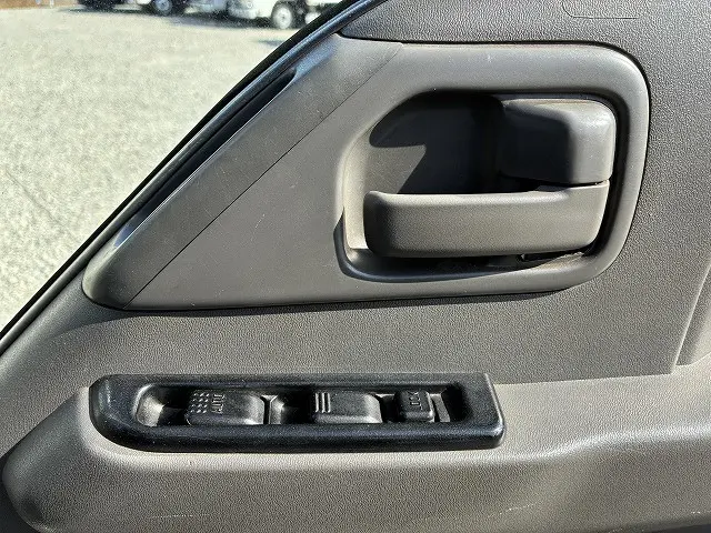 いすゞ エルフ KR-NKR81E(2WD)の写真38