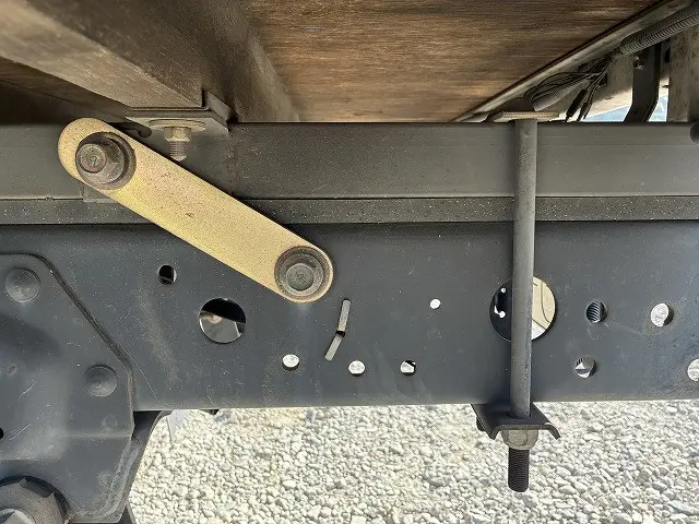 いすゞ エルフ KR-NKR81E(2WD)の写真43