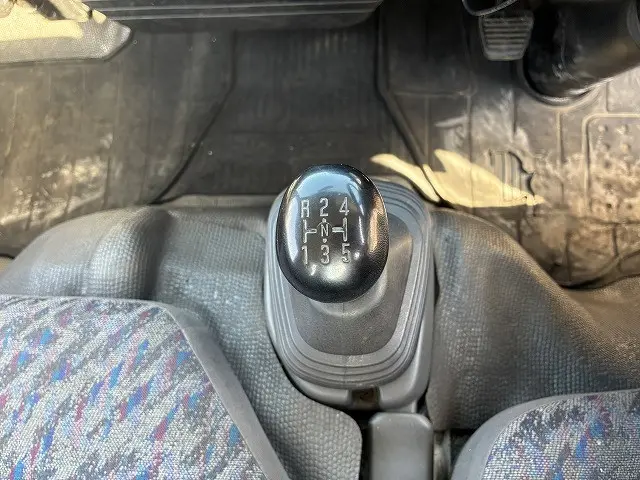 いすゞ エルフ KR-NKR81E(2WD)の写真48