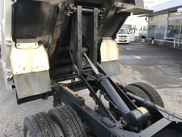 いすゞ エルフ TKG-NJR85AD(2WD)の写真32