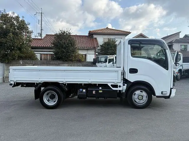 いすゞ エルフ 2TG-NJR88AF(2WD)の写真5