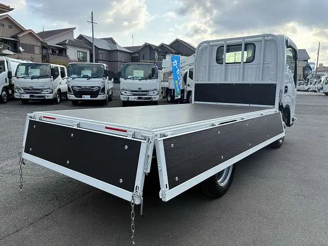 いすゞ エルフ 2TG-NJR88AF(2WD)の写真13