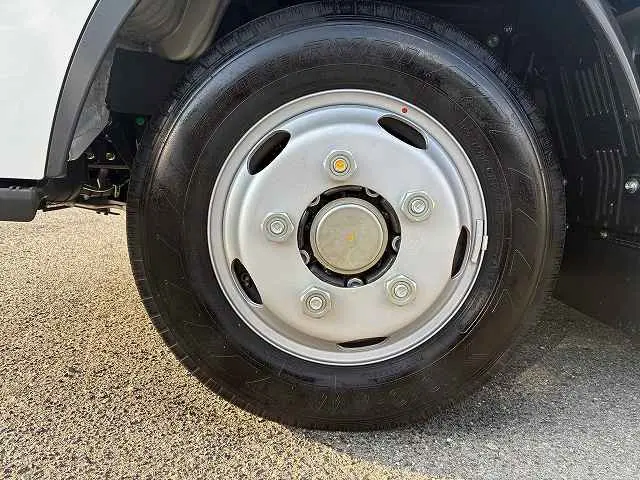 いすゞ エルフ 2TG-NJR88AF(2WD)の写真26