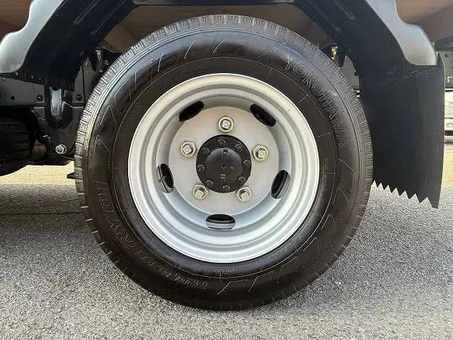 いすゞ エルフ 2TG-NJR88AF(2WD)の写真28