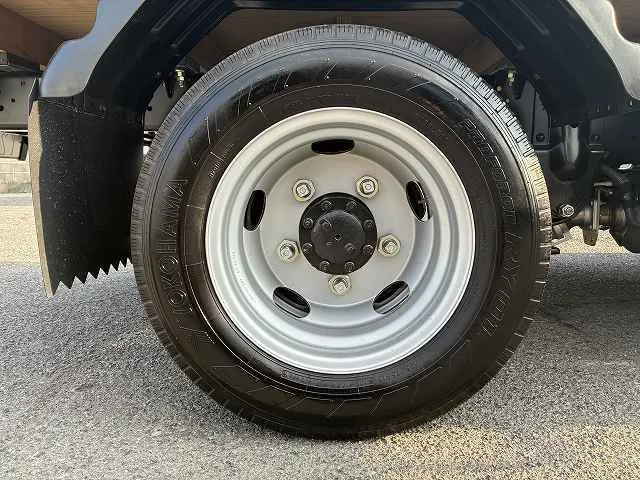 いすゞ エルフ 2TG-NJR88AF(2WD)の写真29