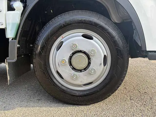 いすゞ エルフ 2TG-NJR88AF(2WD)の写真30