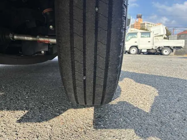 いすゞ エルフ 2TG-NJR88AF(2WD)の写真31