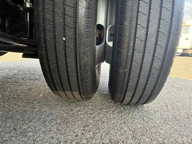 いすゞ エルフ 2TG-NJR88AF(2WD)の写真32