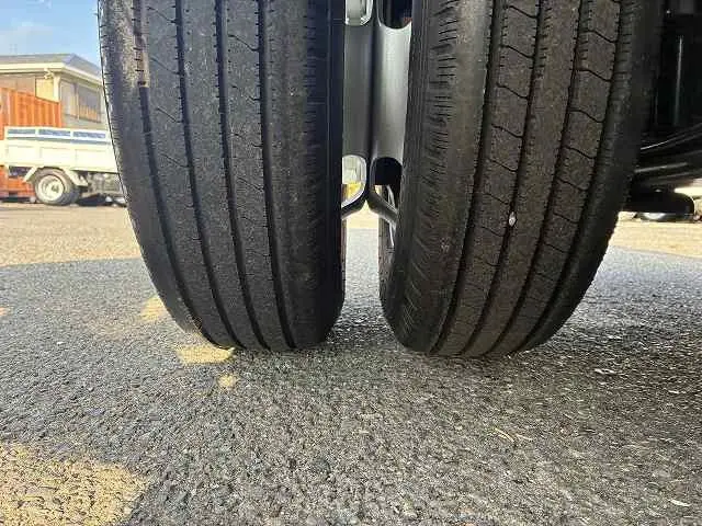 いすゞ エルフ 2TG-NJR88AF(2WD)の写真33