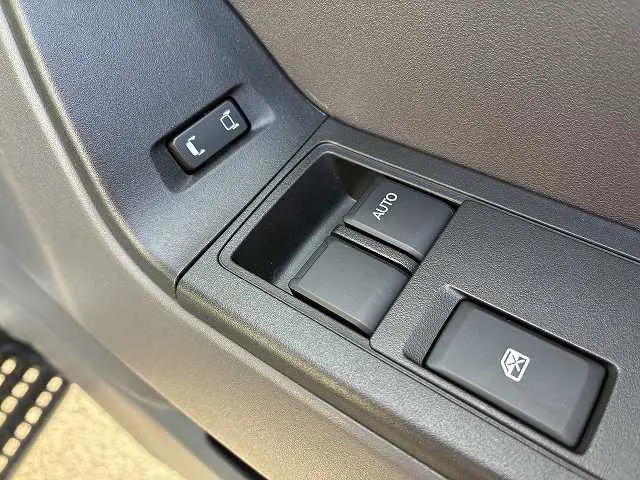 いすゞ エルフ 2TG-NJR88AF(2WD)の写真38