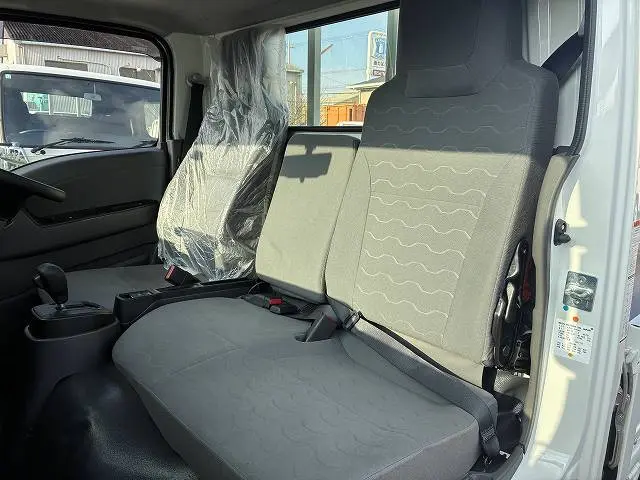 いすゞ エルフ 2TG-NJR88AF(2WD)の写真40