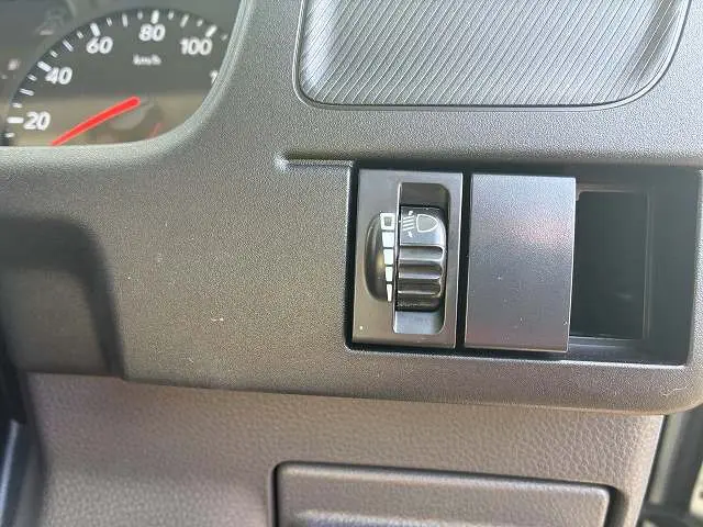 いすゞ エルフ 2TG-NJR88AF(2WD)の写真41