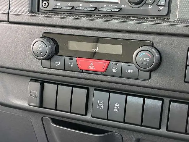 いすゞ エルフ 2TG-NJR88AF(2WD)の写真44