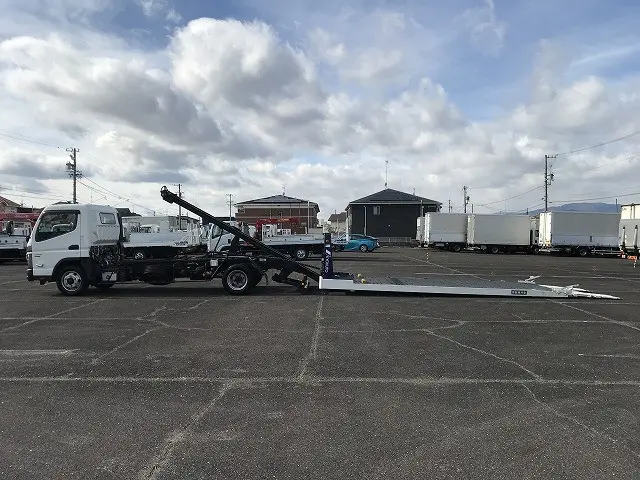 三菱 キャンター 2PG-FEB80(2WD)の写真4