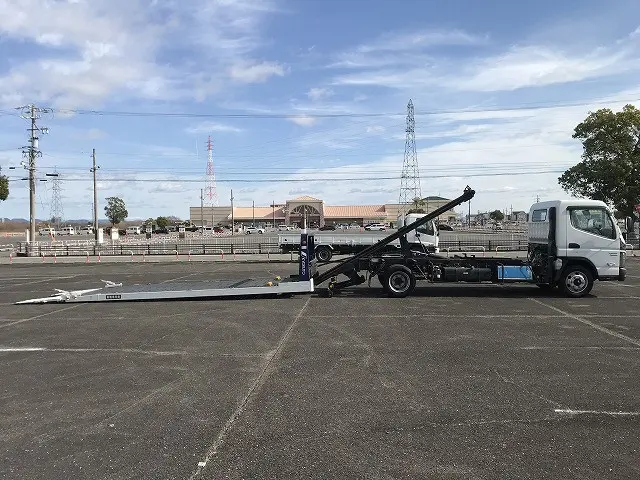 三菱 キャンター 2PG-FEB80(2WD)の写真5