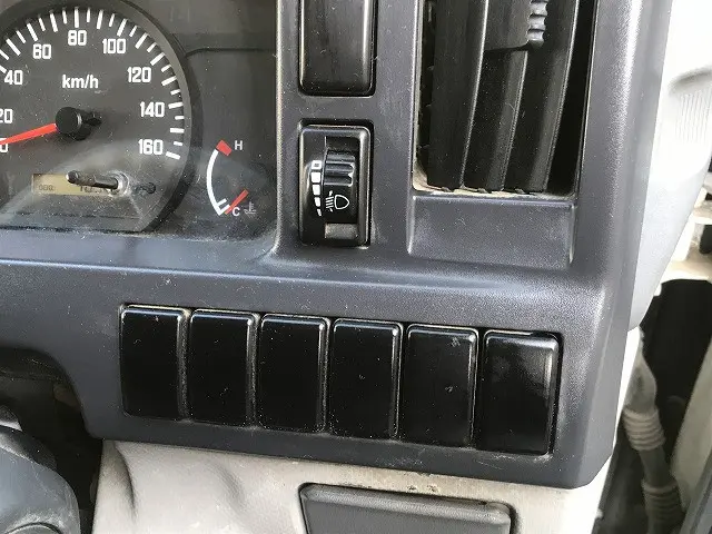 いすゞ エルフ BKG-NHR85A(2WD)の写真29