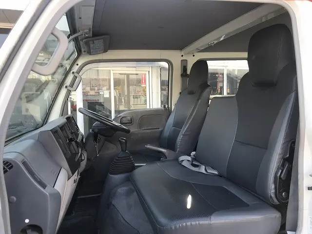 いすゞ エルフ BKG-NHR85A(2WD)の写真33