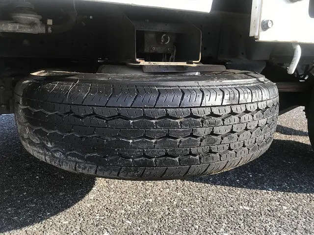 いすゞ エルフ BKG-NHR85A(2WD)の写真45