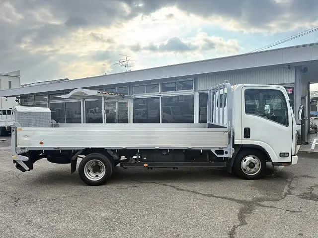 いすゞ エルフ BKG-NLR85AR(2WD)の写真5