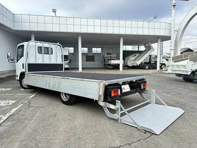 いすゞ エルフ BKG-NLR85AR(2WD)の写真13