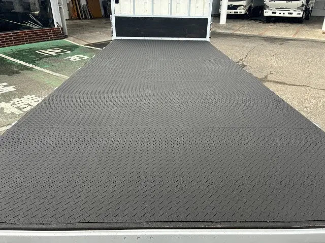 いすゞ エルフ BKG-NLR85AR(2WD)の写真16