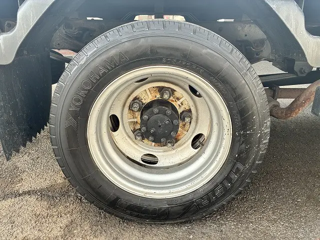 いすゞ エルフ BKG-NLR85AR(2WD)の写真26