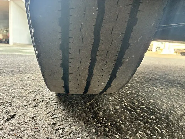 いすゞ エルフ BKG-NLR85AR(2WD)の写真30