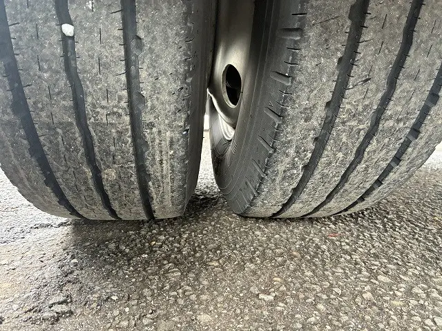 いすゞ エルフ BKG-NLR85AR(2WD)の写真31