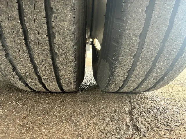 いすゞ エルフ BKG-NLR85AR(2WD)の写真32