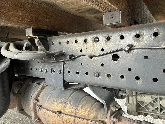 いすゞ エルフ BKG-NLR85AR(2WD)の写真33