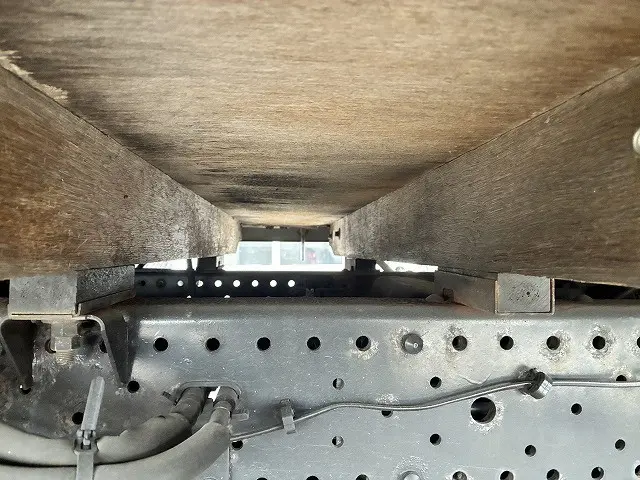 いすゞ エルフ BKG-NLR85AR(2WD)の写真34