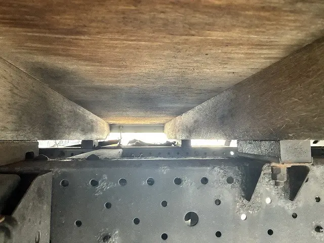 いすゞ エルフ BKG-NLR85AR(2WD)の写真36