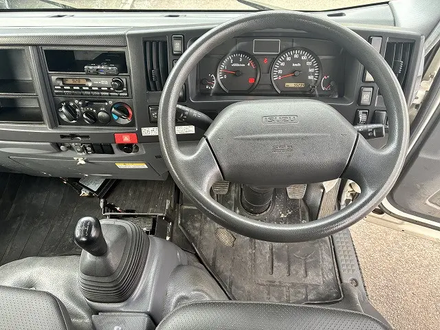 いすゞ エルフ BKG-NLR85AR(2WD)の写真40