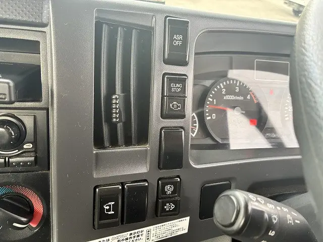 いすゞ エルフ BKG-NLR85AR(2WD)の写真42