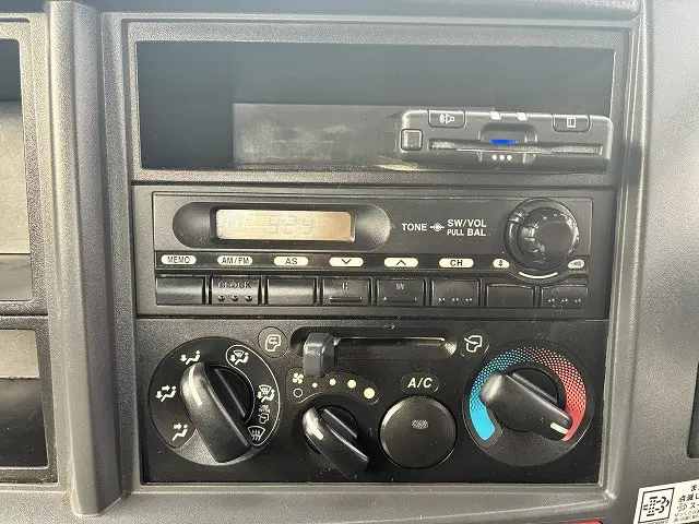 いすゞ エルフ BKG-NLR85AR(2WD)の写真44